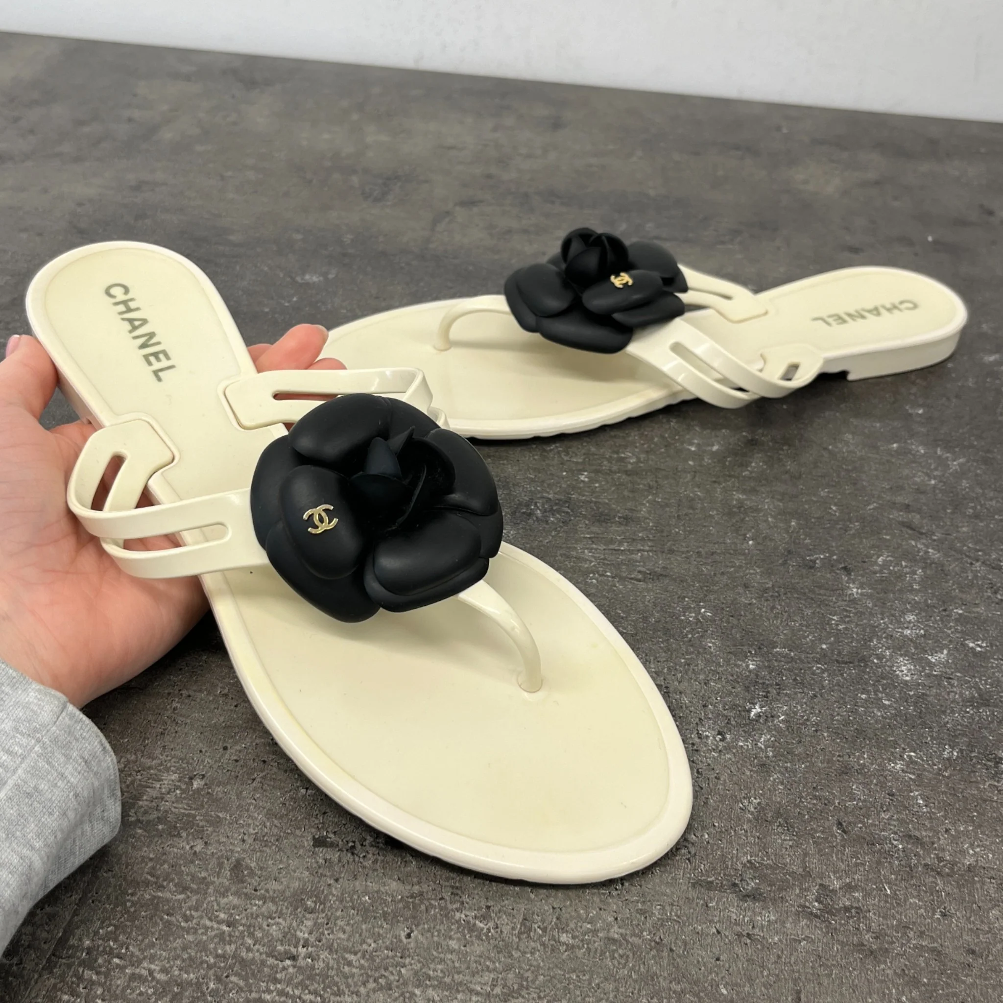 Women's Camellia Thong Sandals Cream Size EU 41 / UK 8 - Image 11