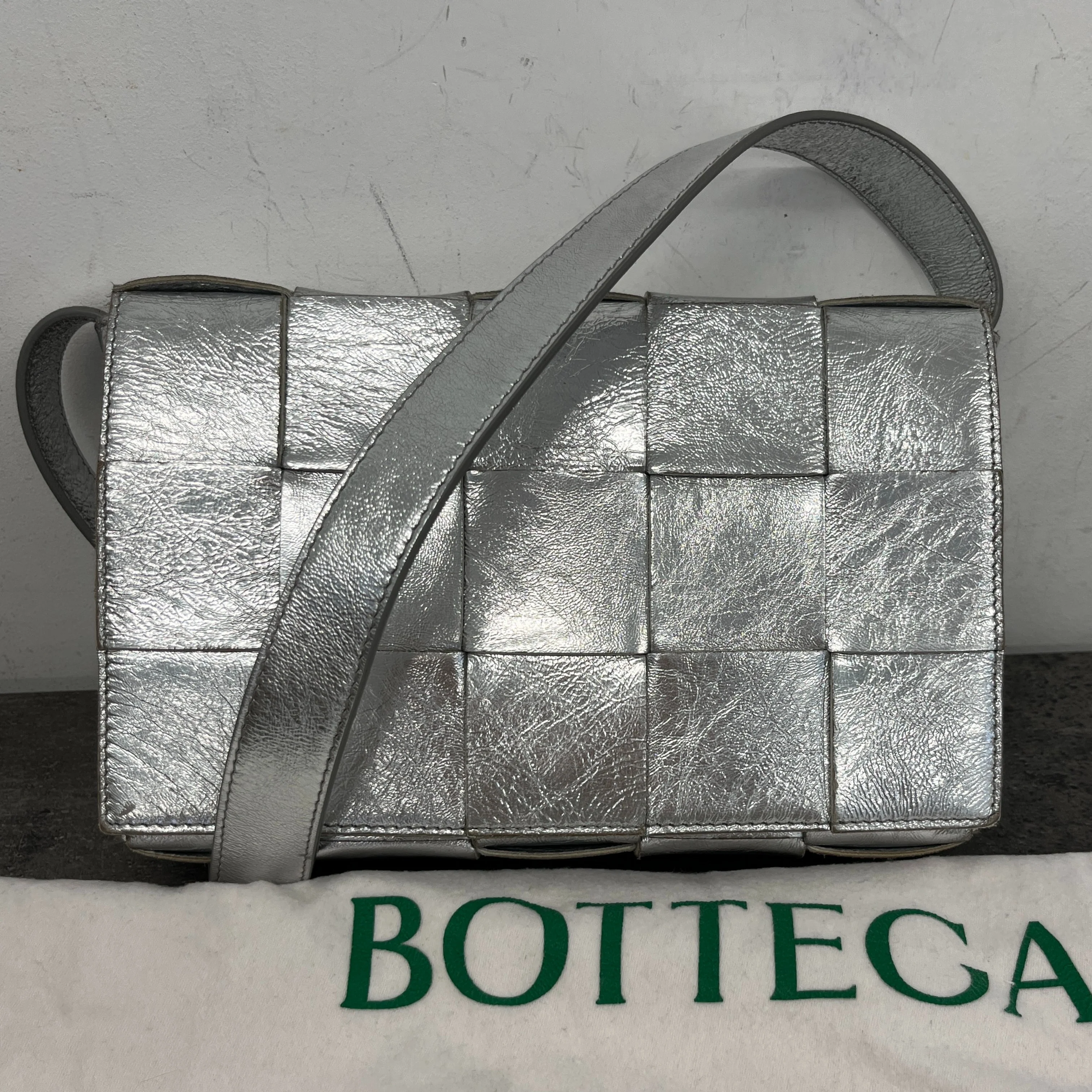 Women's Cassette Intrecciato Metallic Bag Silver - Image 12