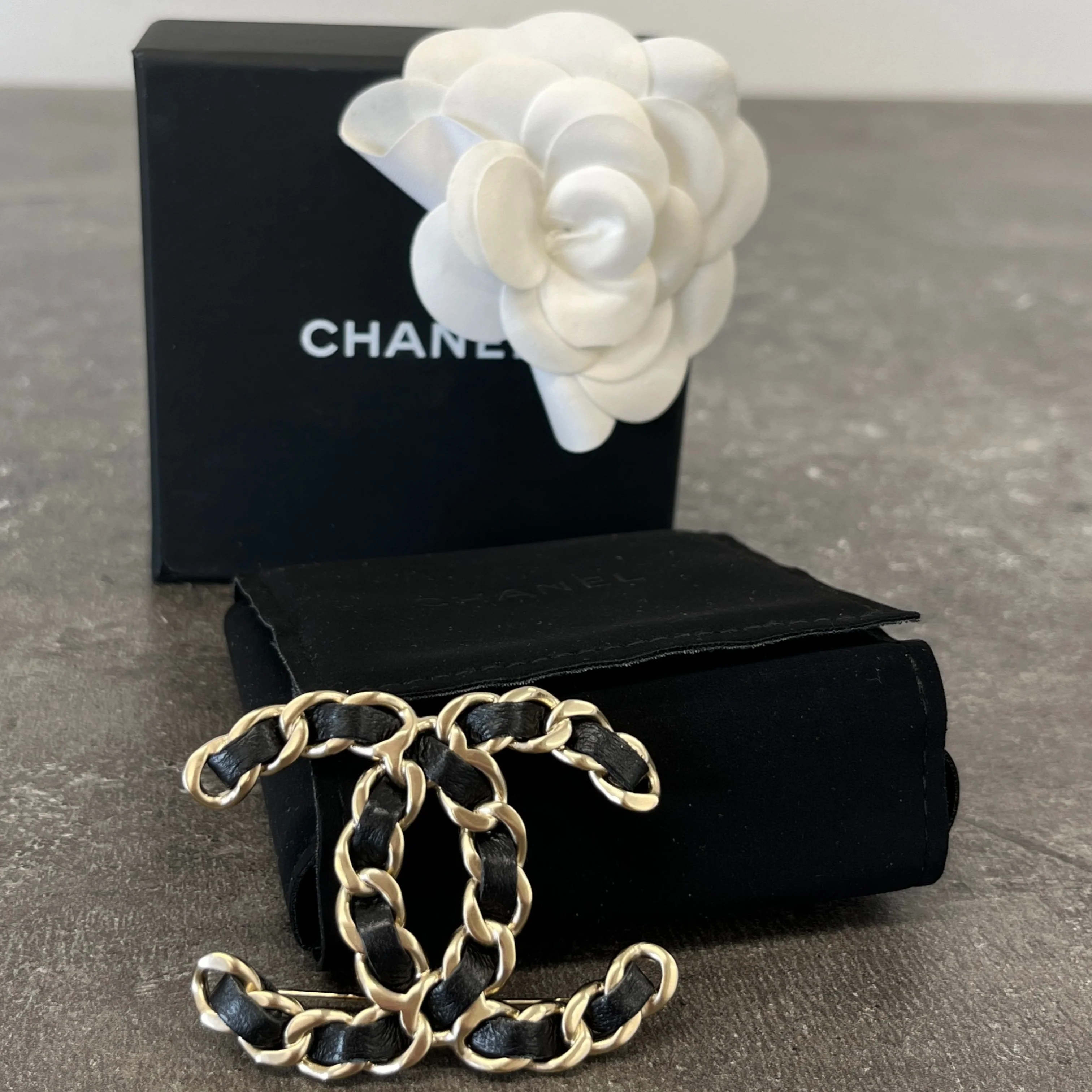 Women's Cc Brooch Black - Image 7