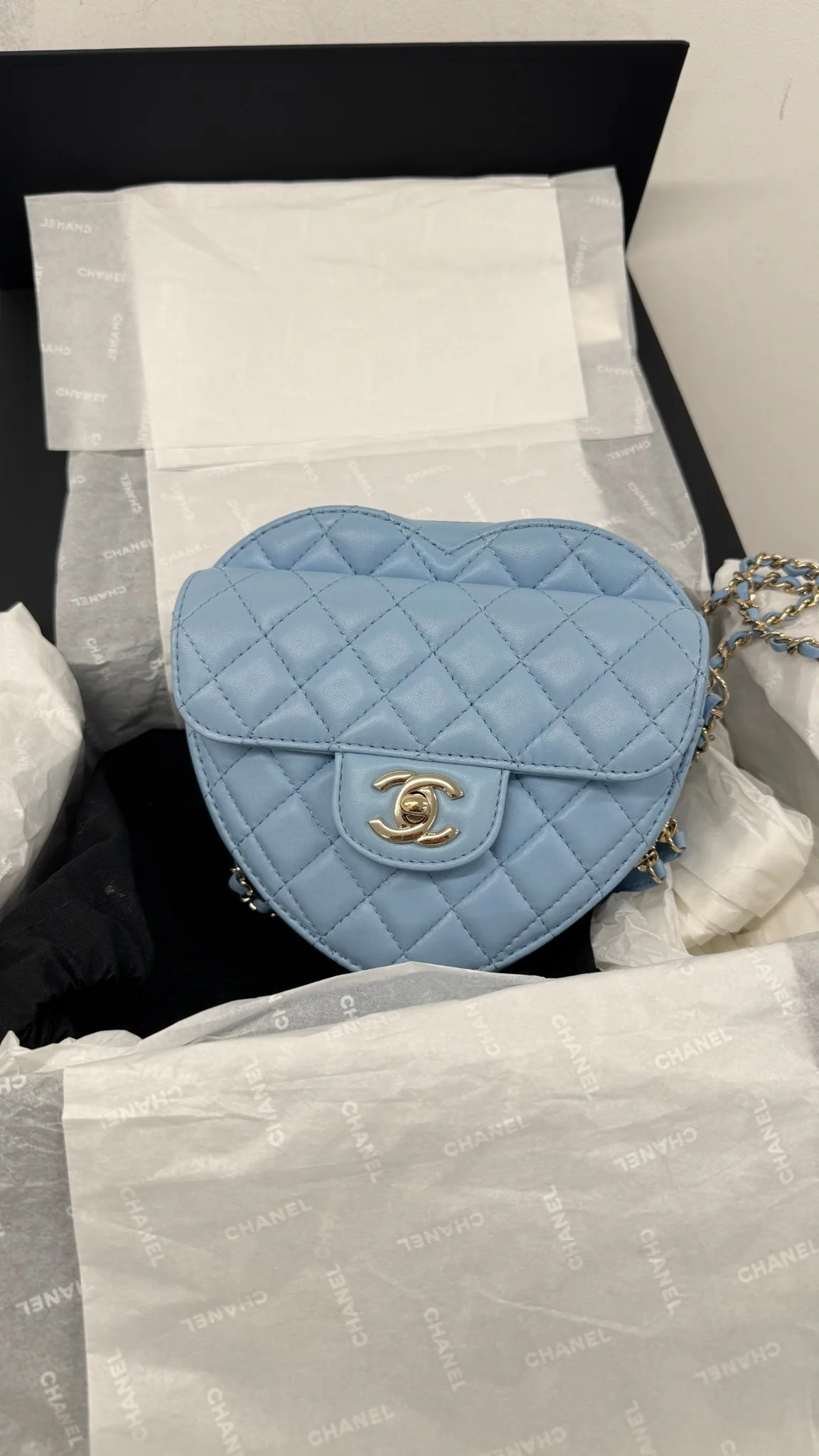 Women's Cc In Love Large Lambskin Bag Blue - Image 16