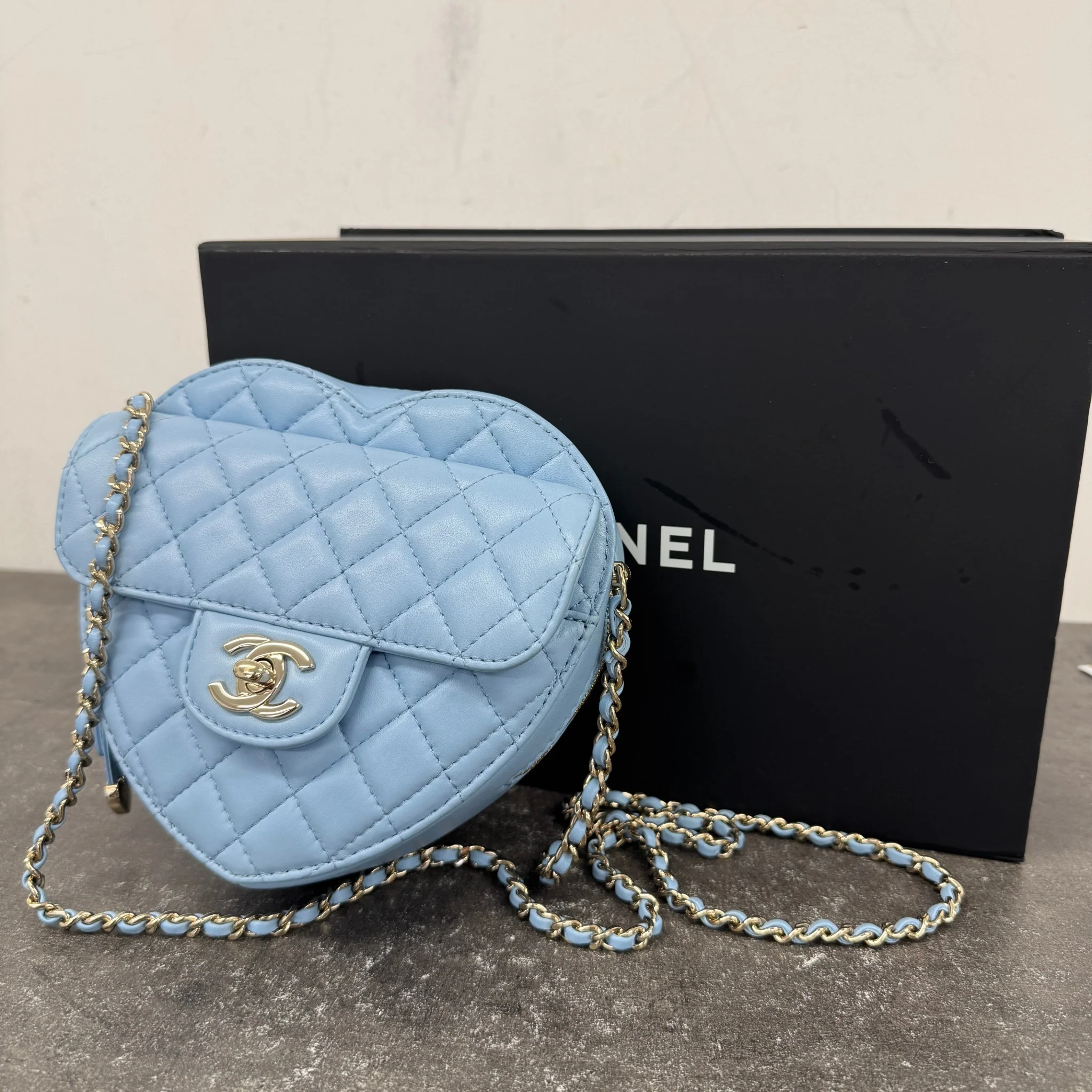 Women's Cc In Love Large Lambskin Bag Blue - Image 17