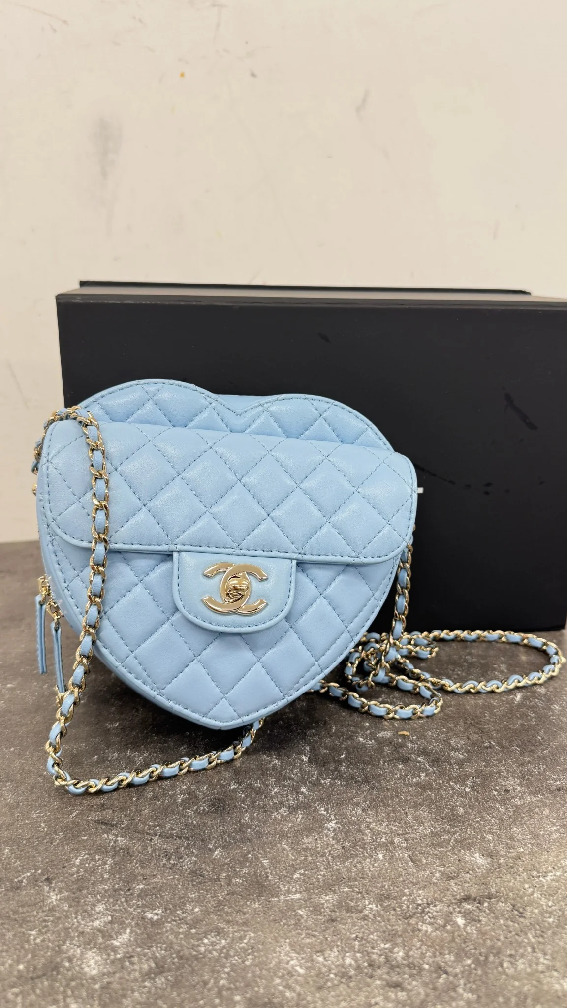 Women's Cc In Love Large Lambskin Bag Blue - Image 18