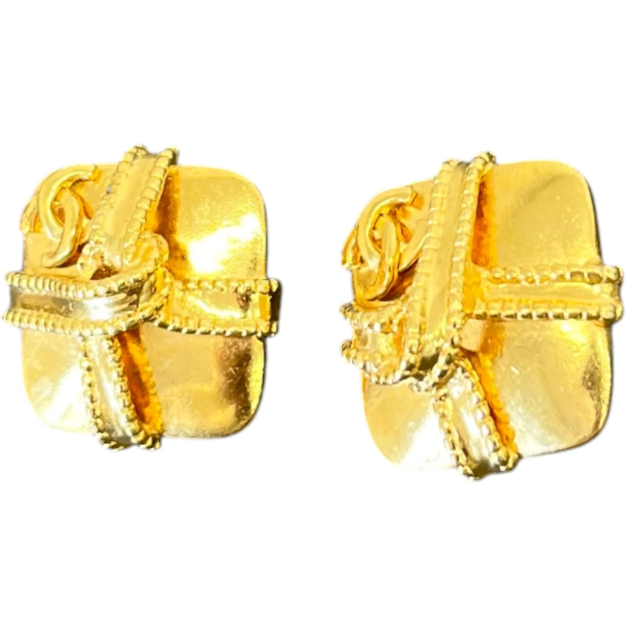 Women's Cc Logo Clip-On Earrings Gold - Image 4