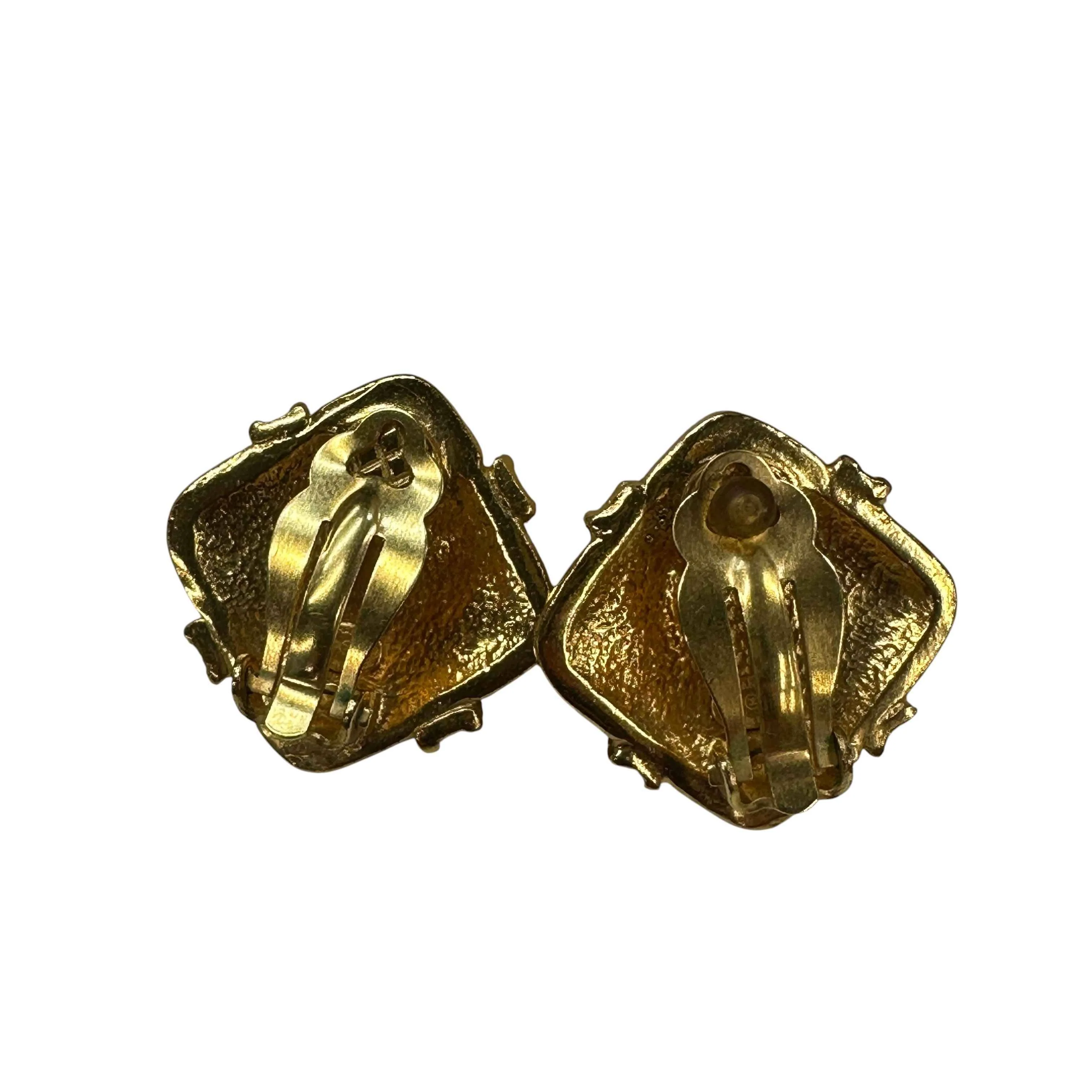Women's Cc Logo Clip-On Earrings Gold - Image 8