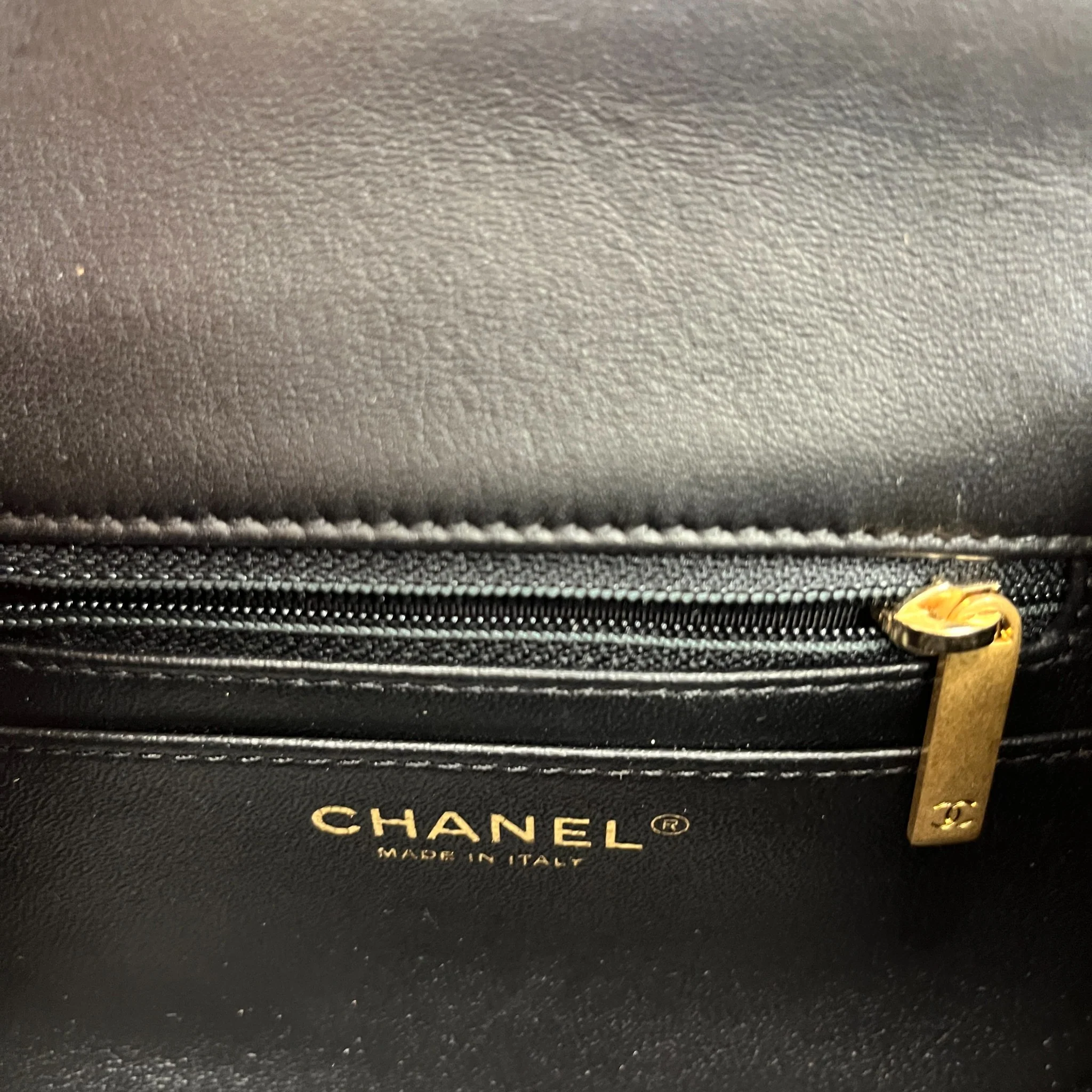 Women's Chevron Round Mini Flap Bag Black - Image 14