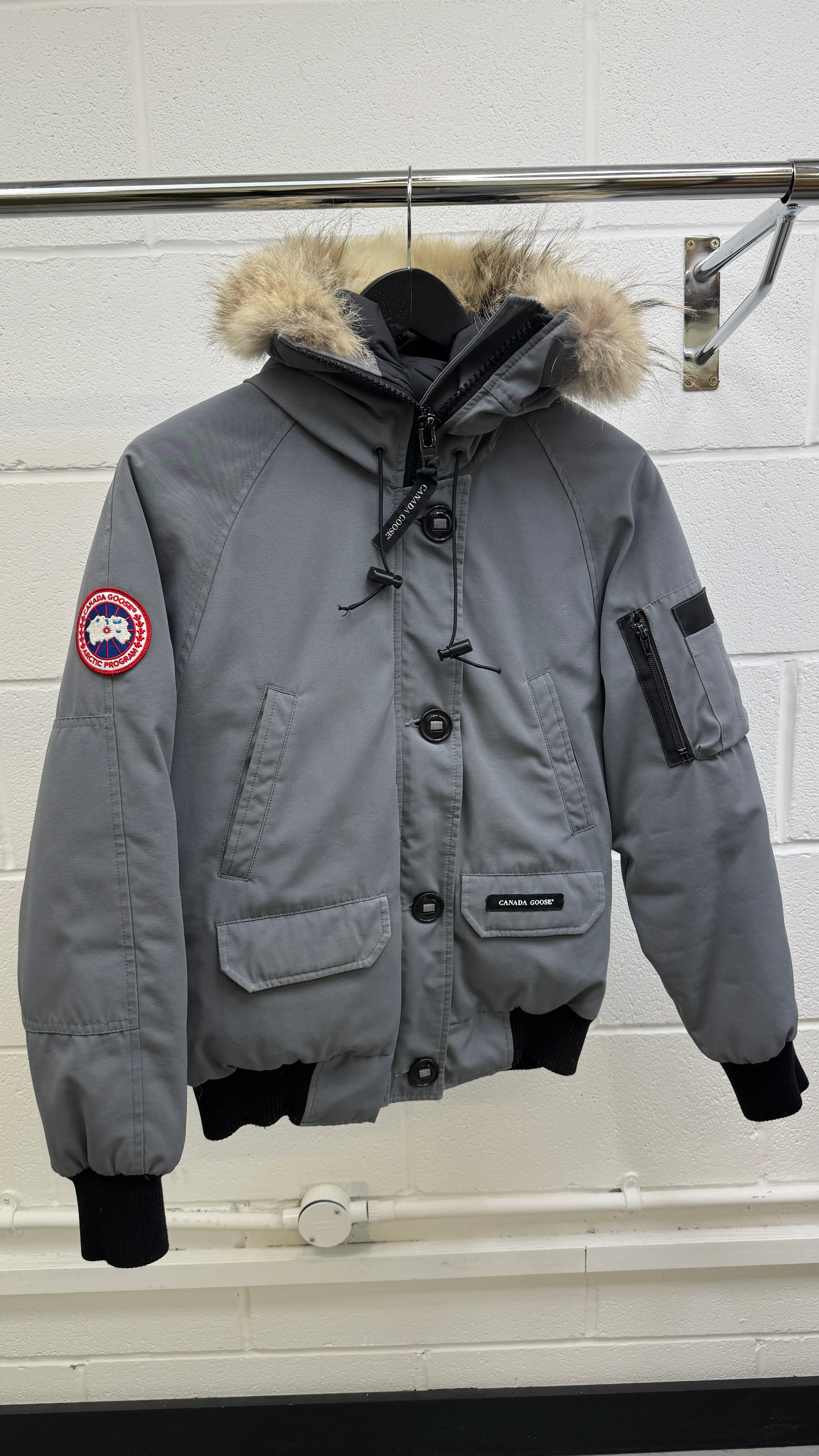 Women's Chilliwack Bomber Down Jacket Grey Size S - Image 9