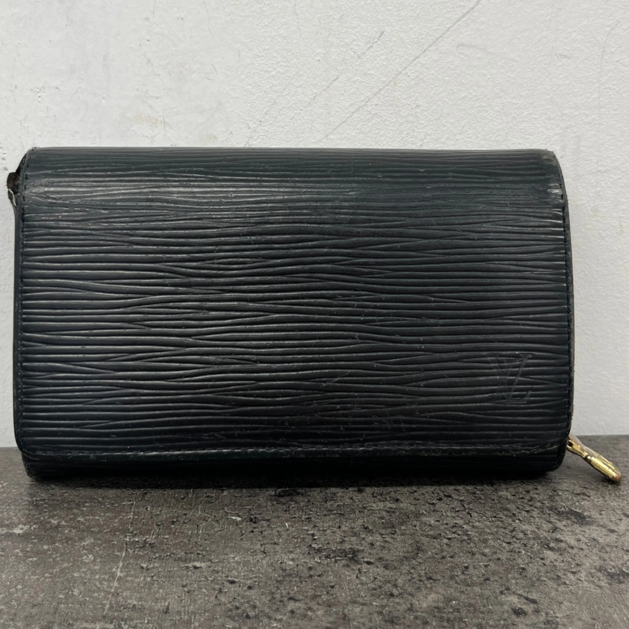 Women's Epi Logo Embossed Purse Black - Image 9