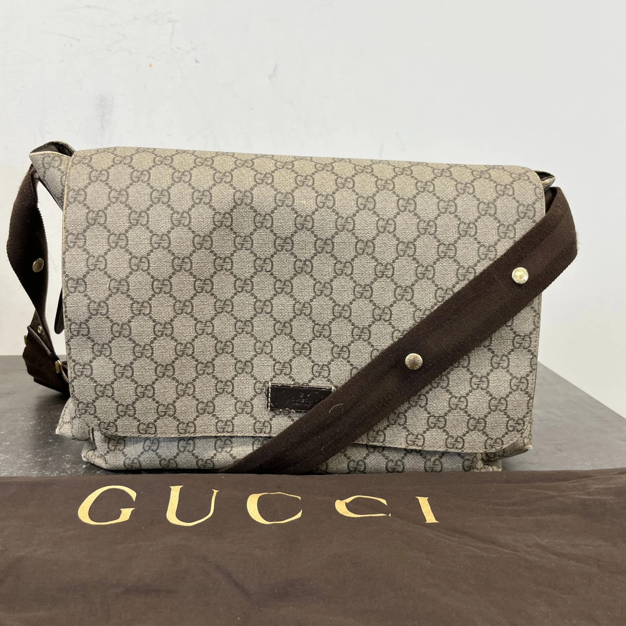 Women's Gg Supreme Changing Bag Beige - Image 14