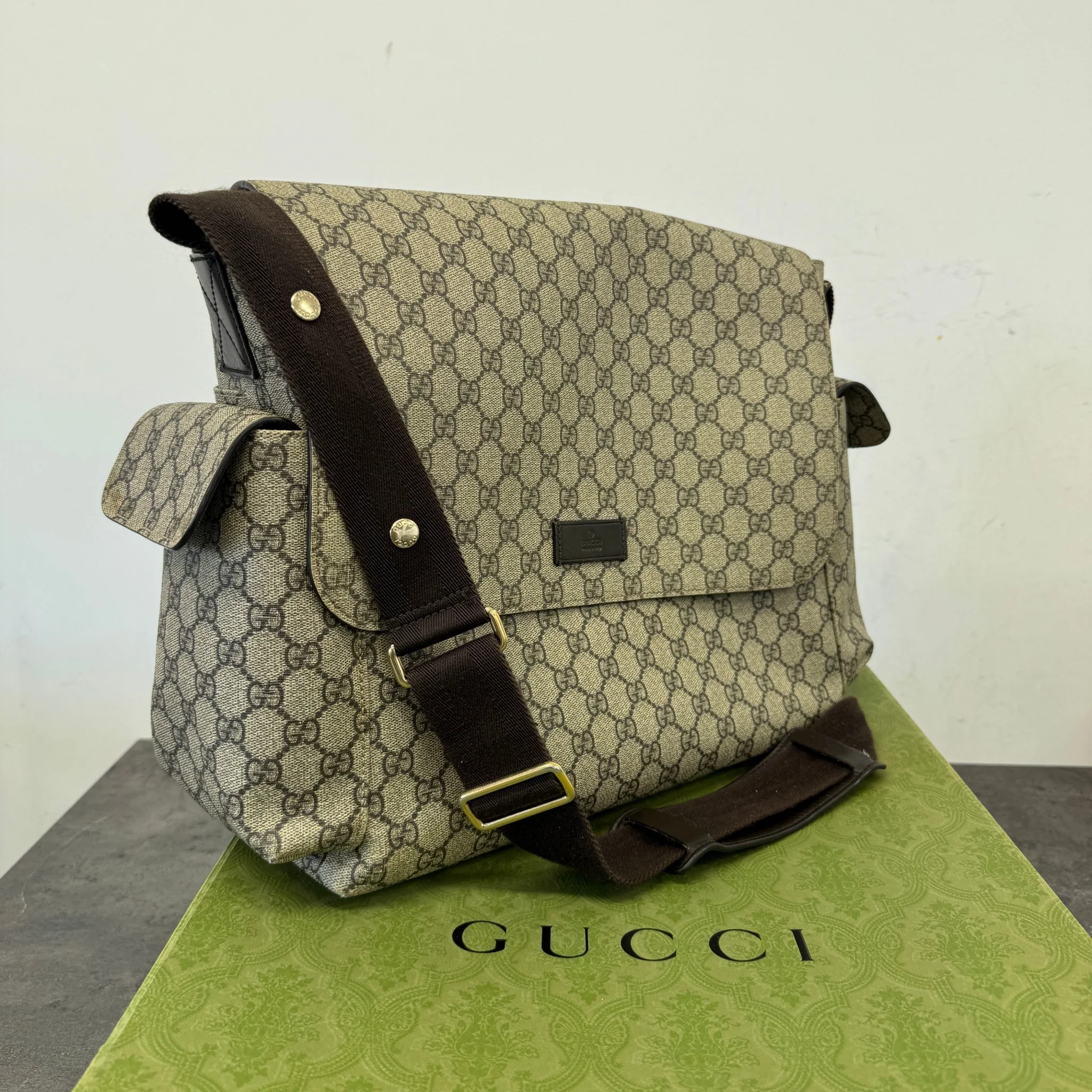 Women's Gg Supreme Changing Bag Beige - Image 15
