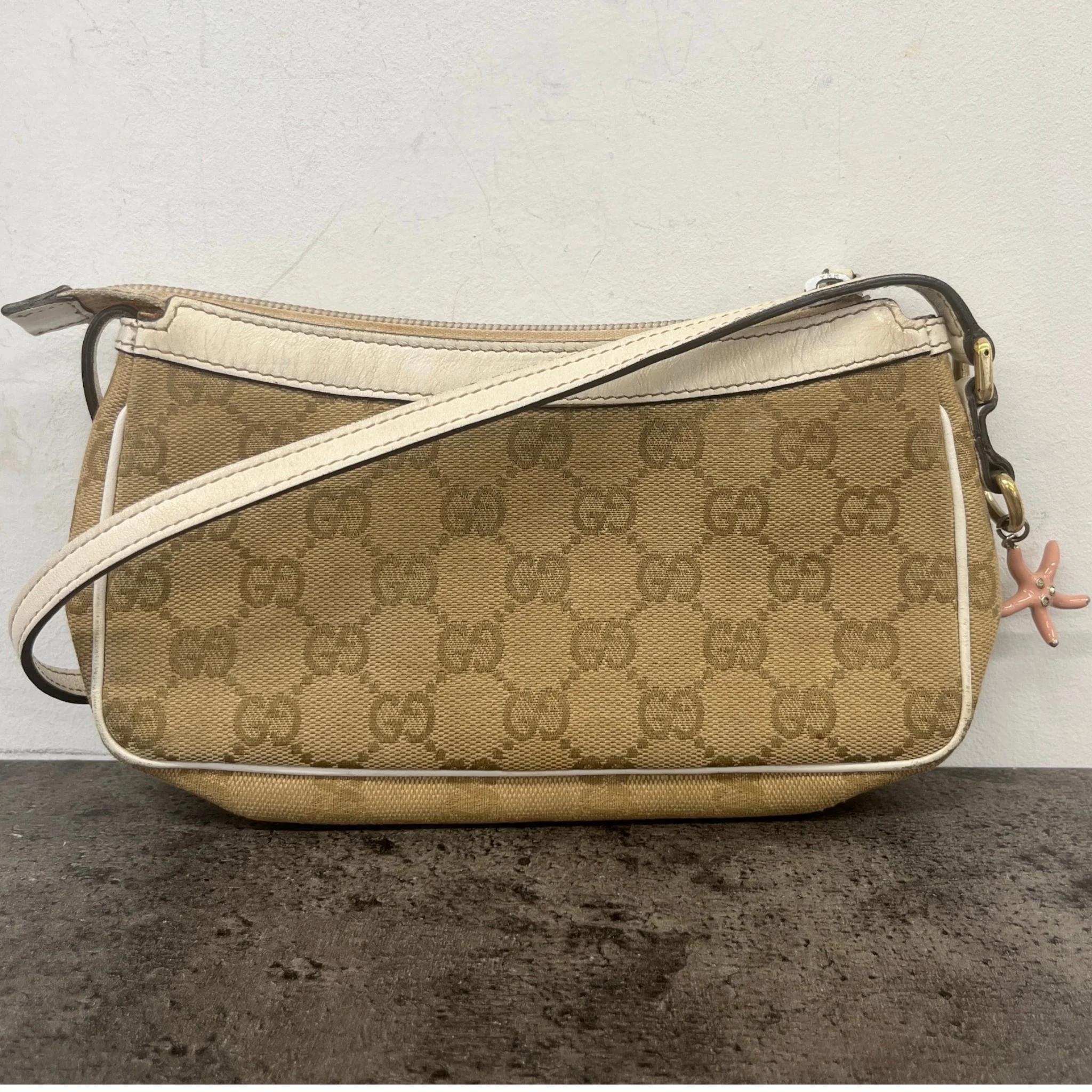 Women's Gg Supreme Shoulder Bag Beige - Image 12