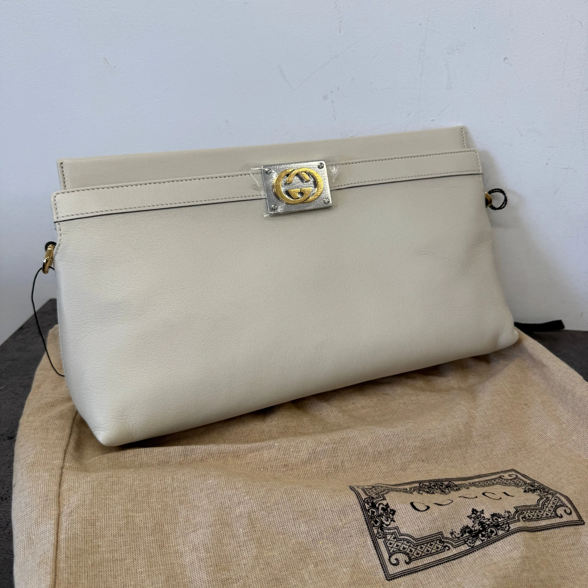 Women's Interlocking G Clutch Cream - Image 9
