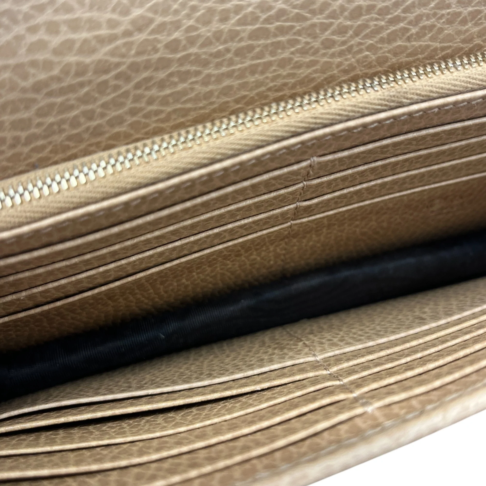 Women's Interlocking G Crossbody Bag Beige - Image 7