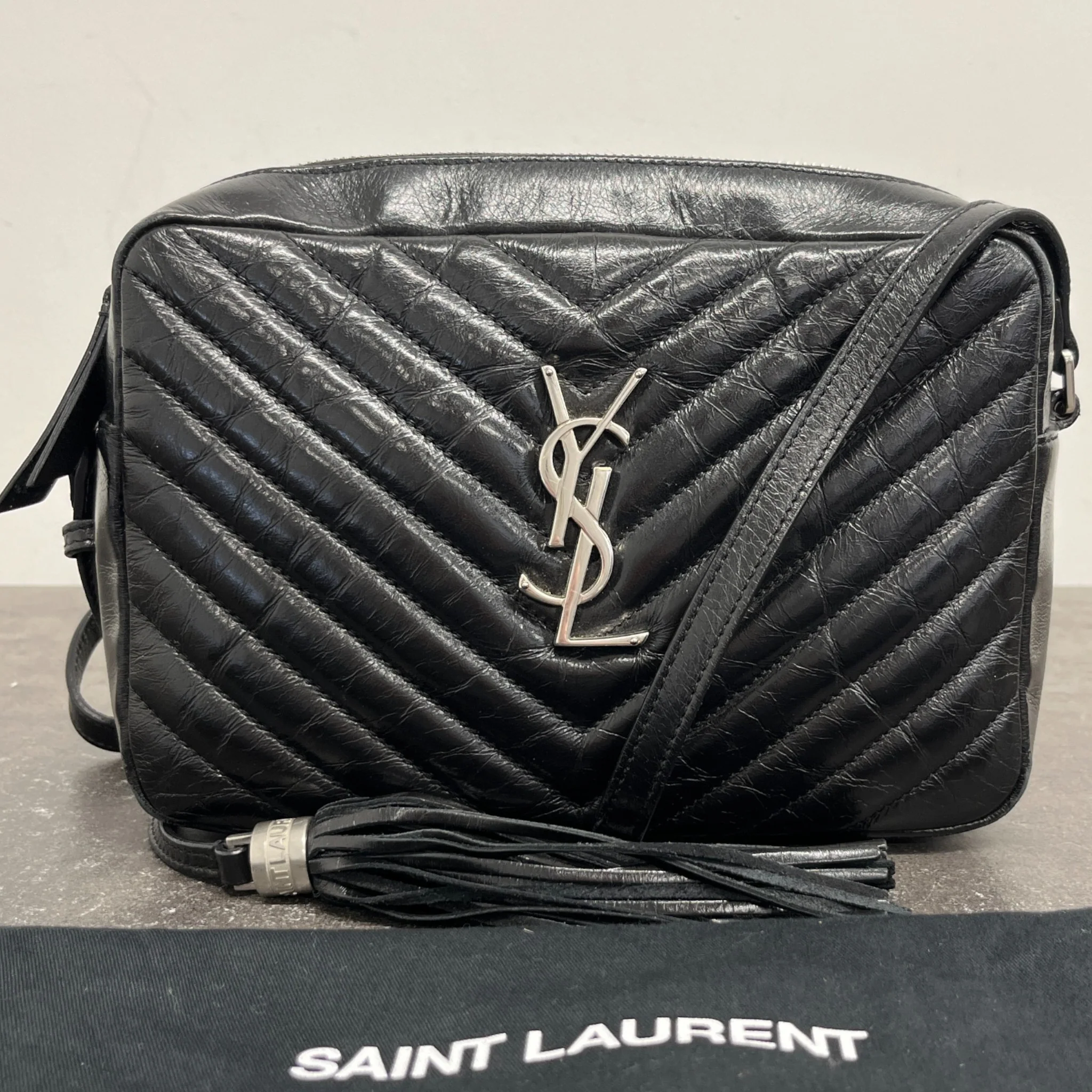 Women's Lou Matelasse Camera Handbag Black - Image 14