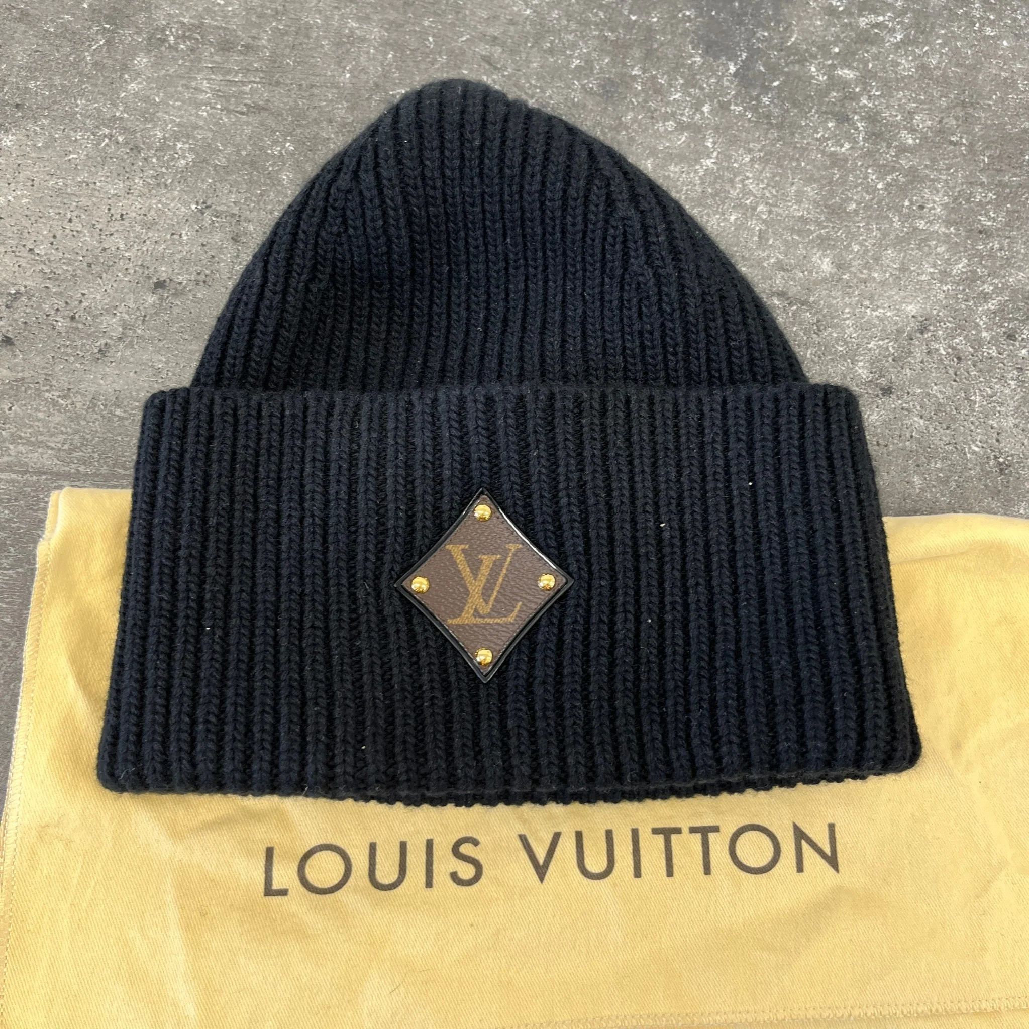 Women's Lv Initials Hat Black - Image 9