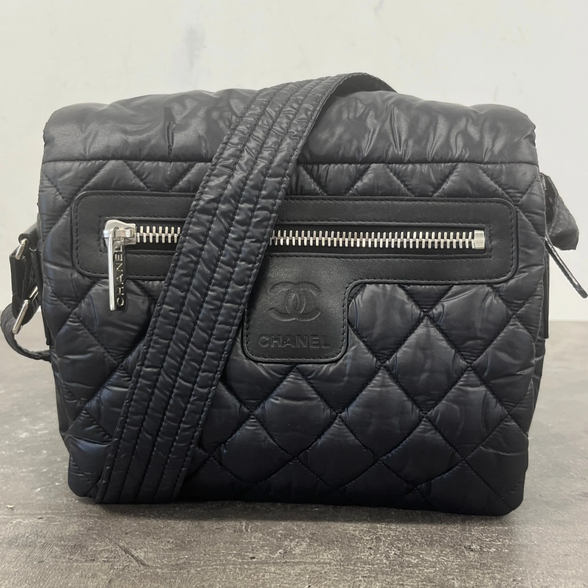 Women's Medium Coco Cocoon Messenger Bag Black - Image 14