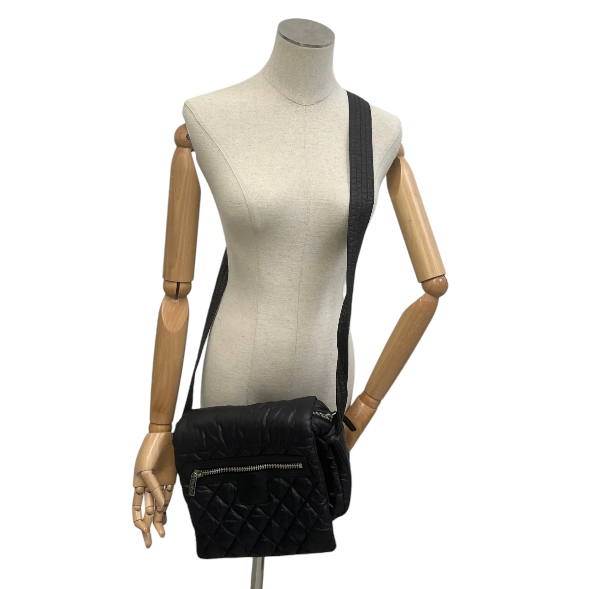 Women's Medium Coco Cocoon Messenger Bag Black - Image 2