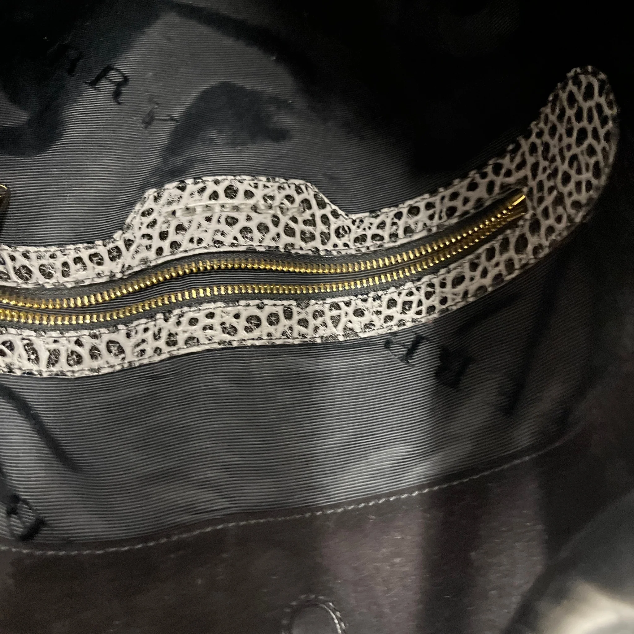 Women's Medium Lindburn Hobo Bag Black - Image 9