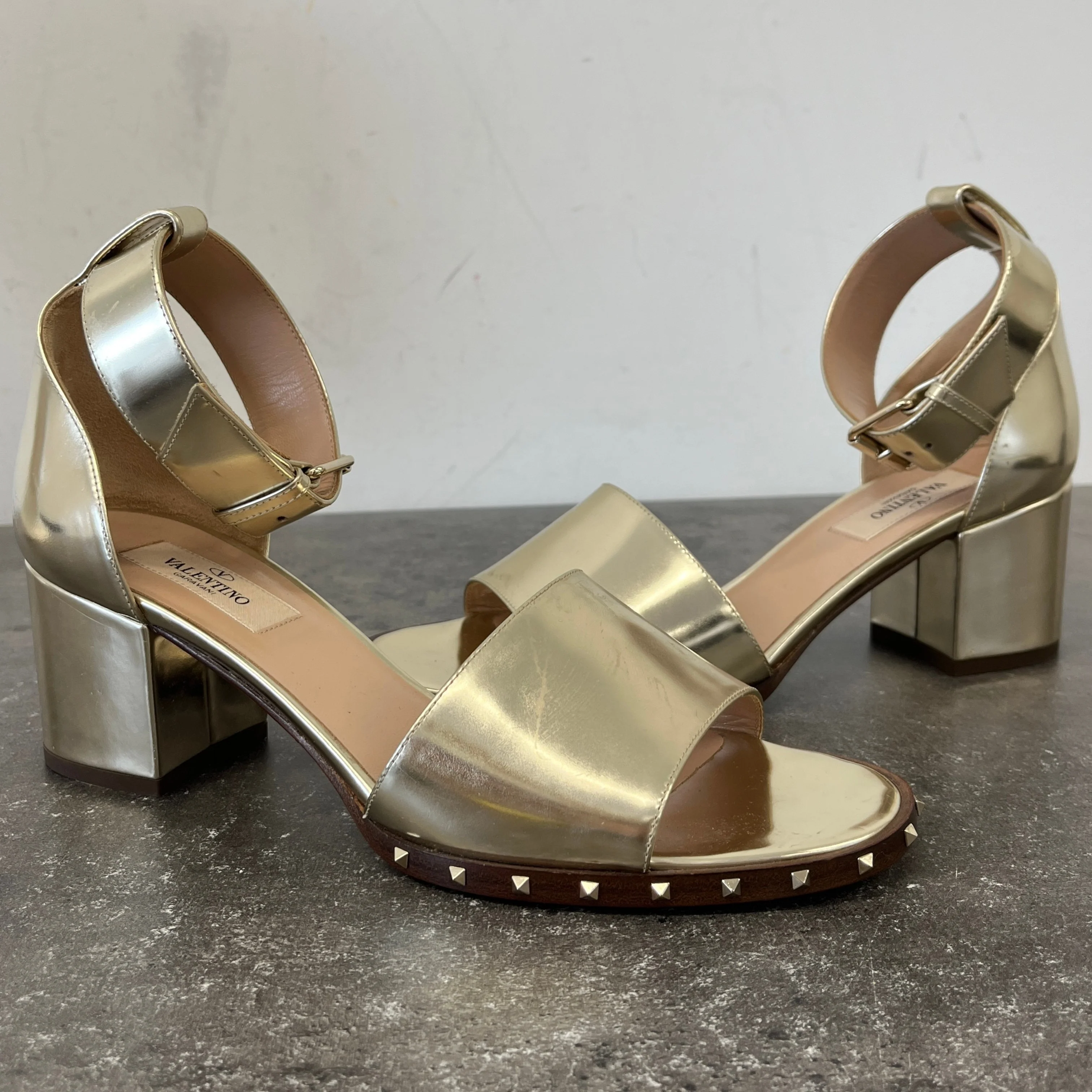 Women's Metallic Rockstud Heeled Sandals Gold Size EU 37.5 / UK 4.5 - Image 11