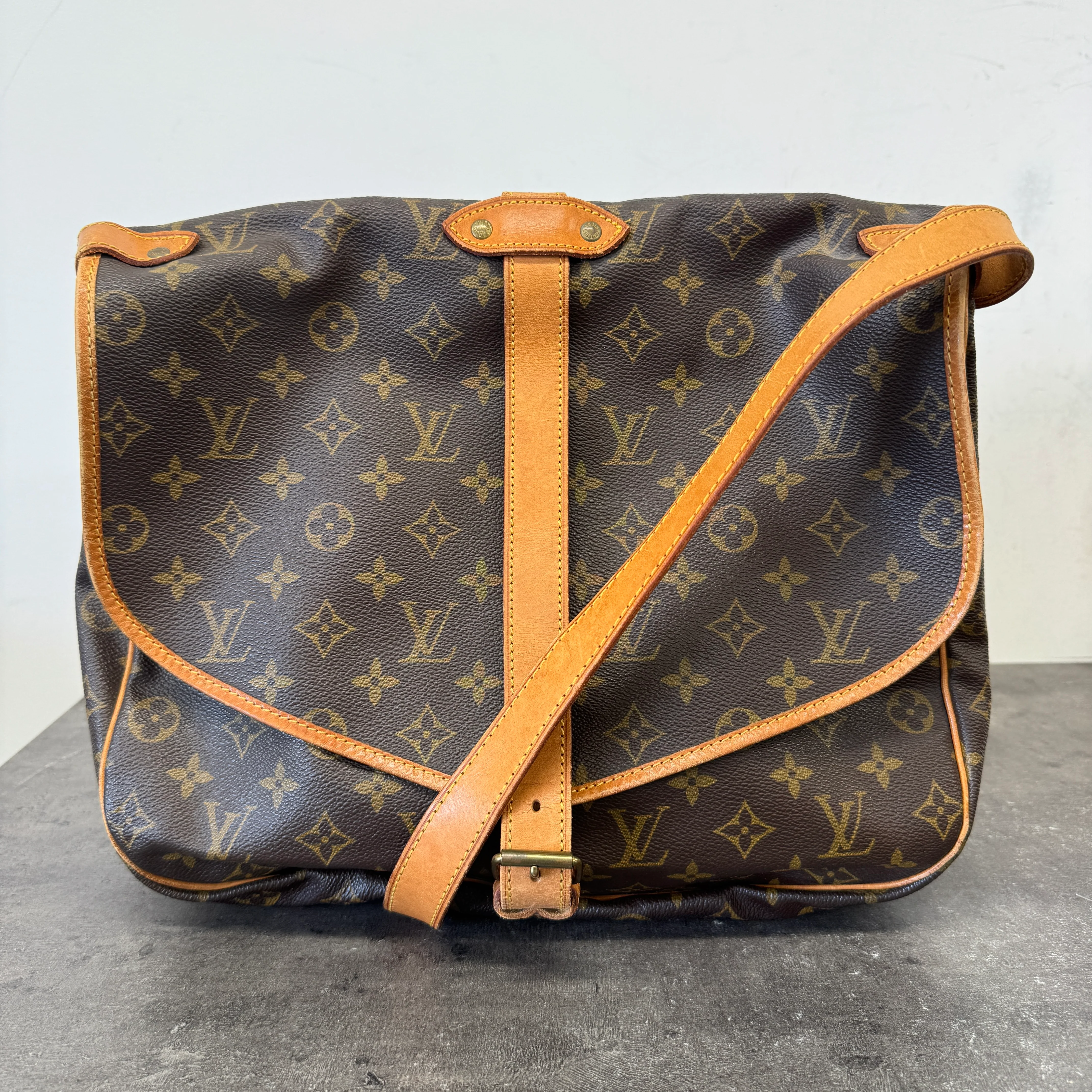 Women's Monogram Saumur 35 Handbag Brown - Image 9