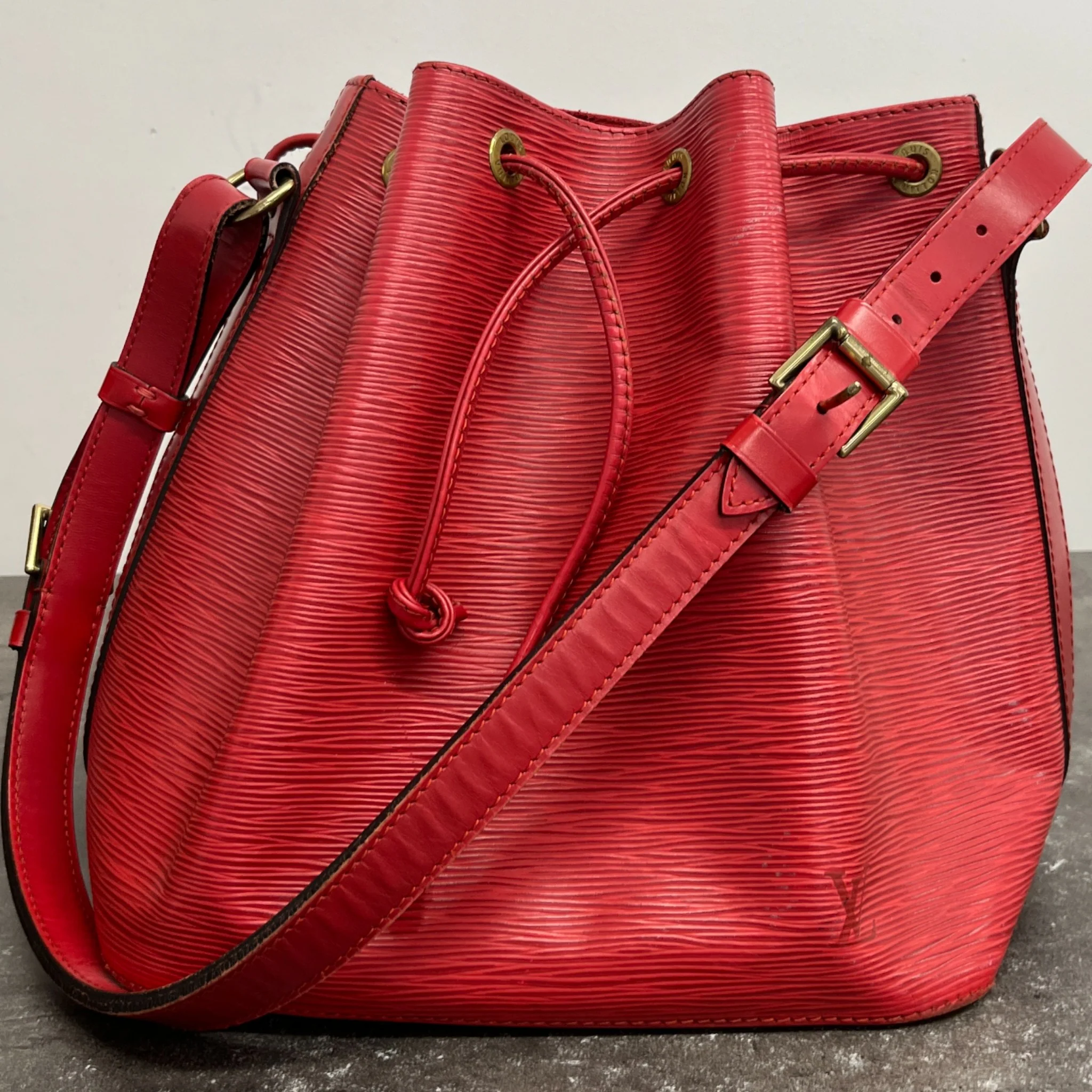 Women's Noe Epi Leather Bag Red - Image 12
