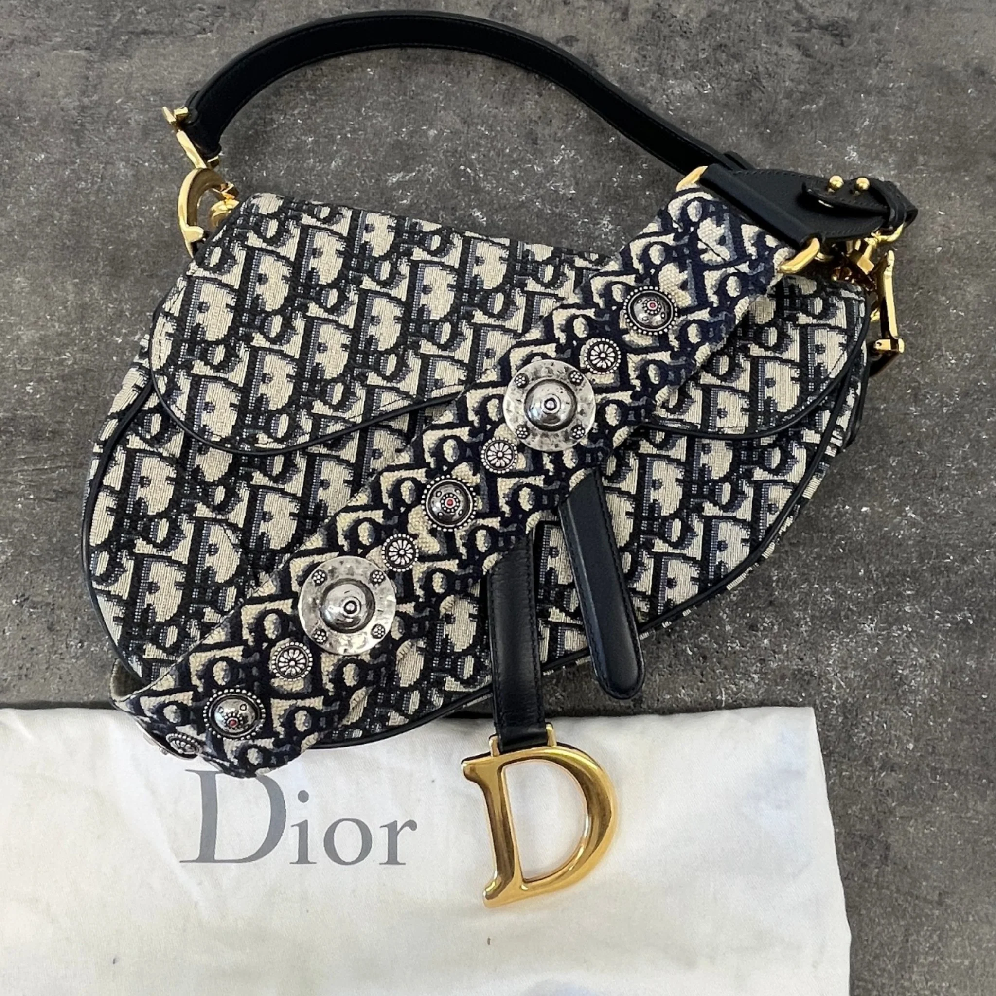 Women's Oblique Saddle Handbag Navy - Image 14