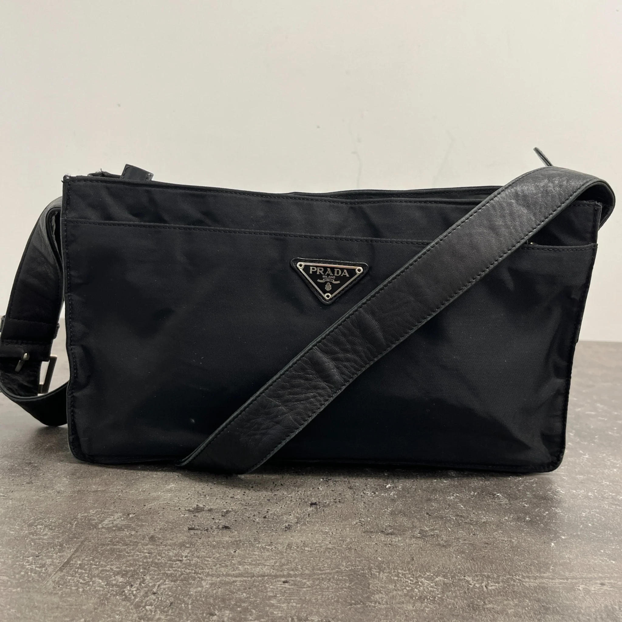 Women's Plaque Logo Bag Black - Image 12