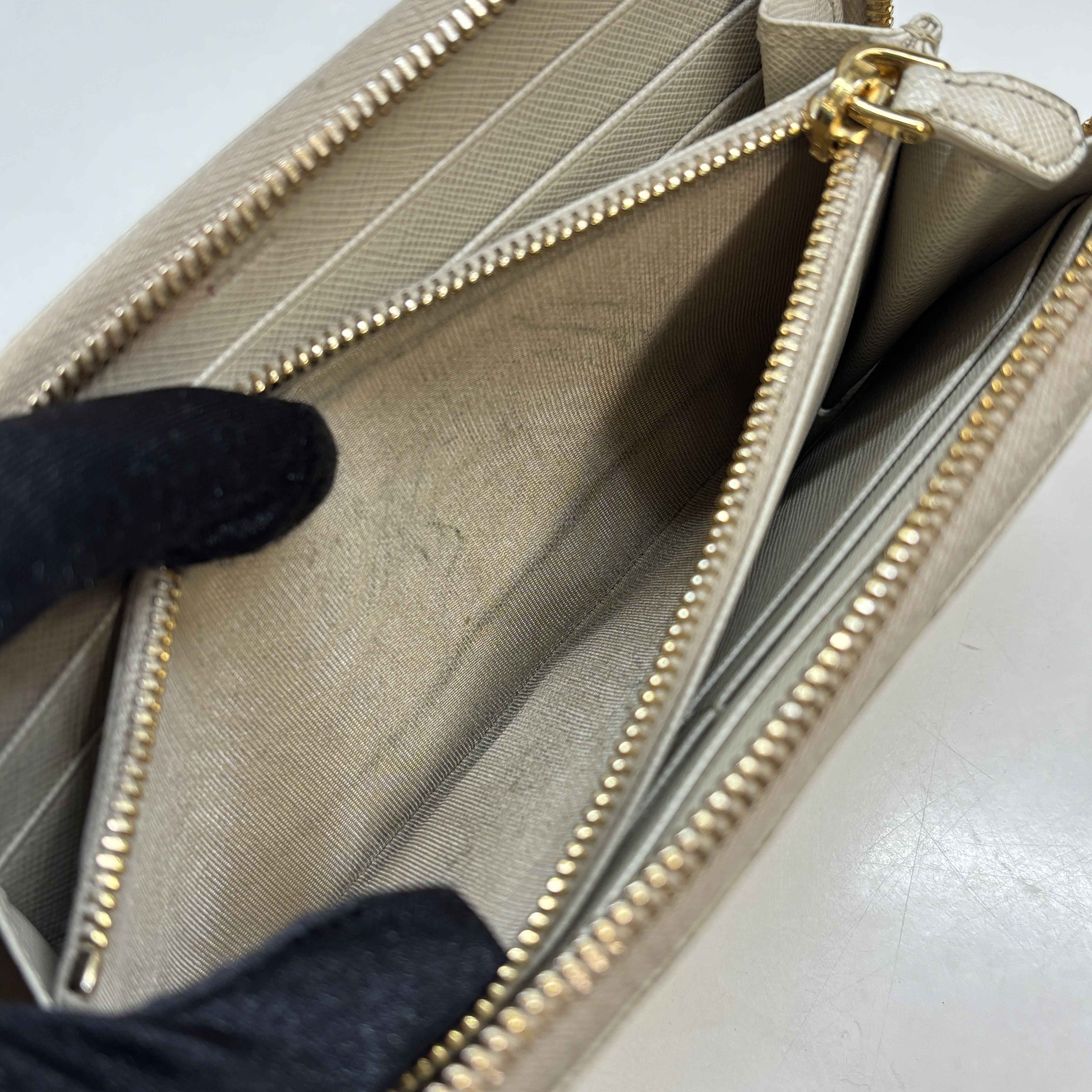 Women's Plaque Logo Saffiano Purse Cream Size L - Image 11