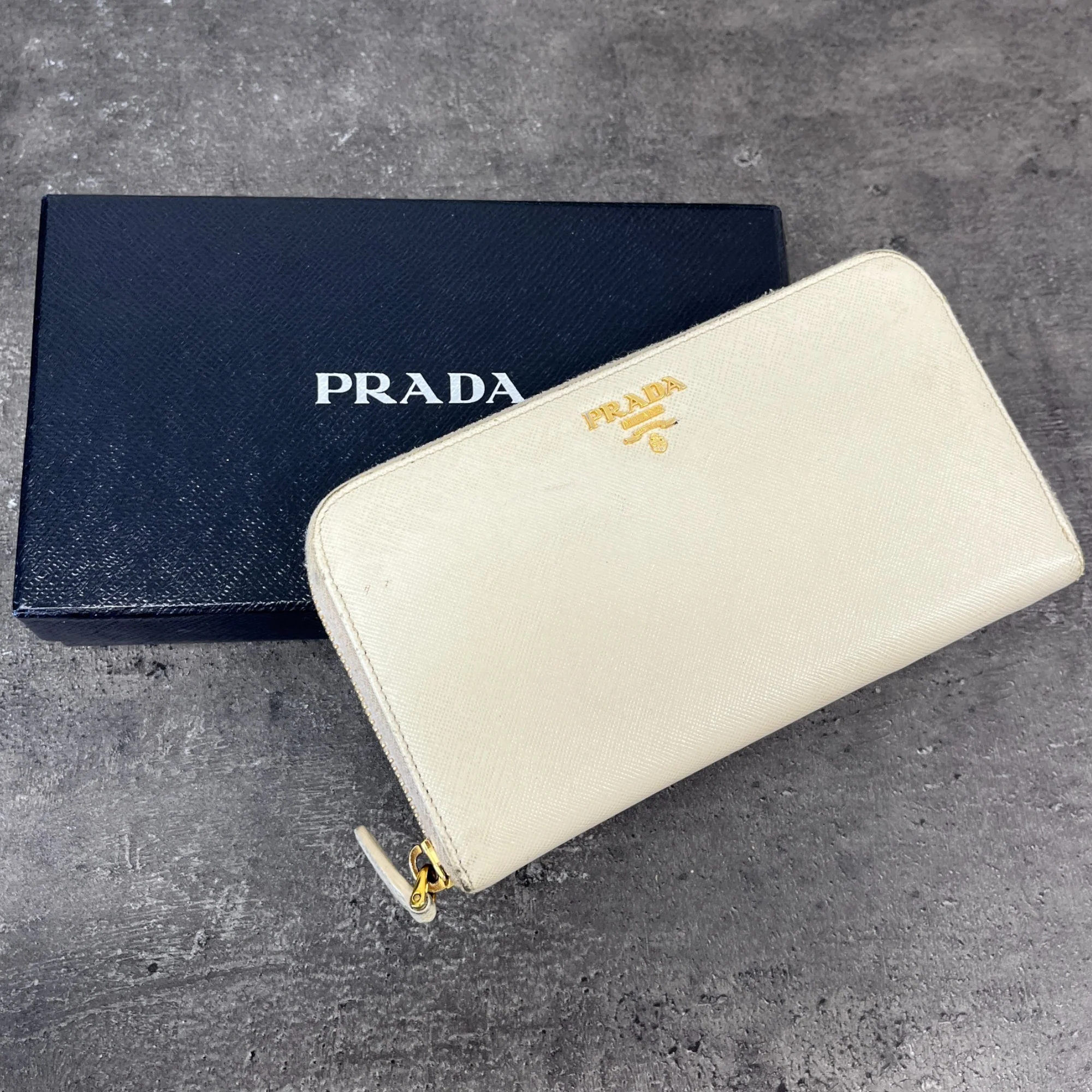 Women's Plaque Logo Saffiano Purse Cream Size L - Image 6