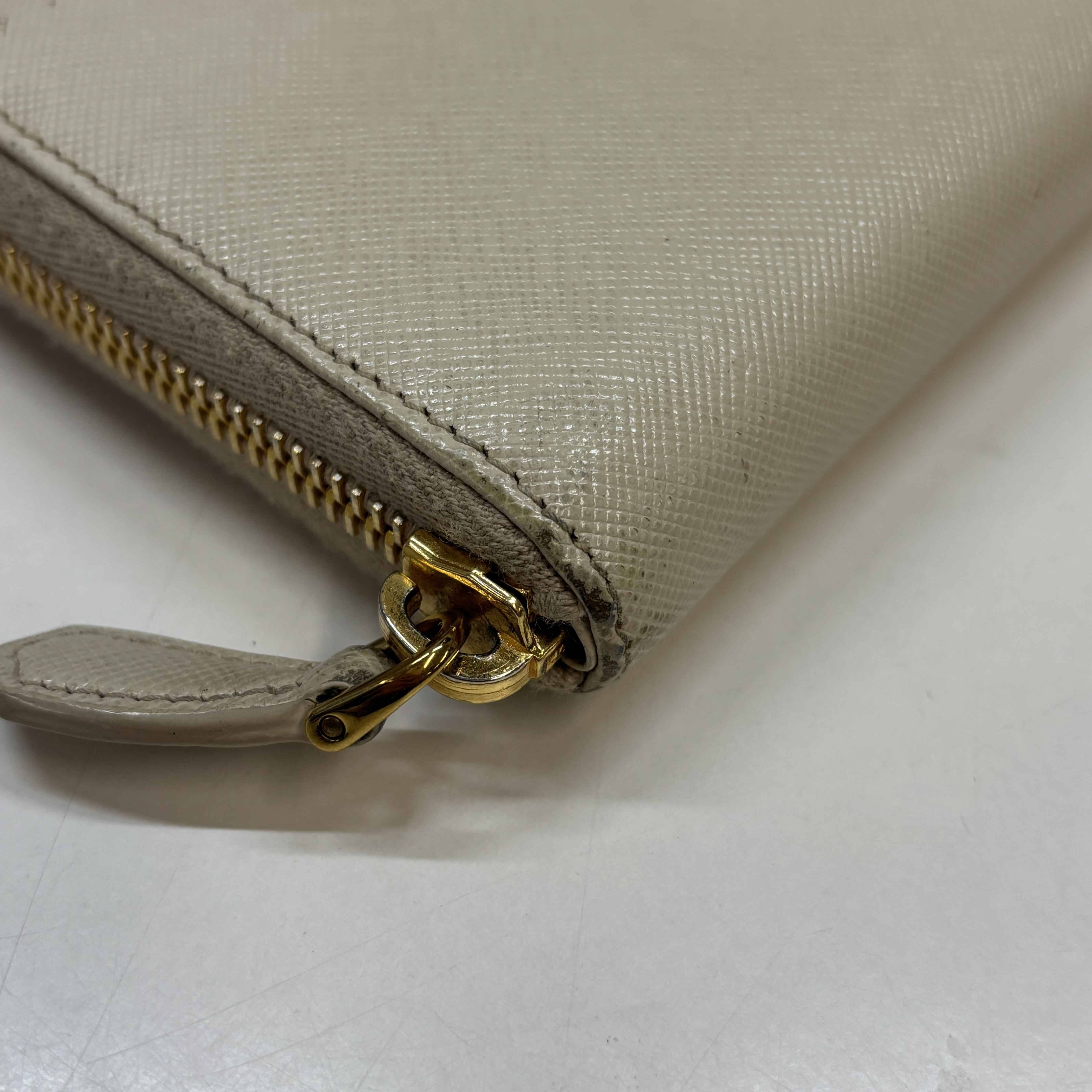 Women's Plaque Logo Saffiano Purse Cream Size L - Image 7