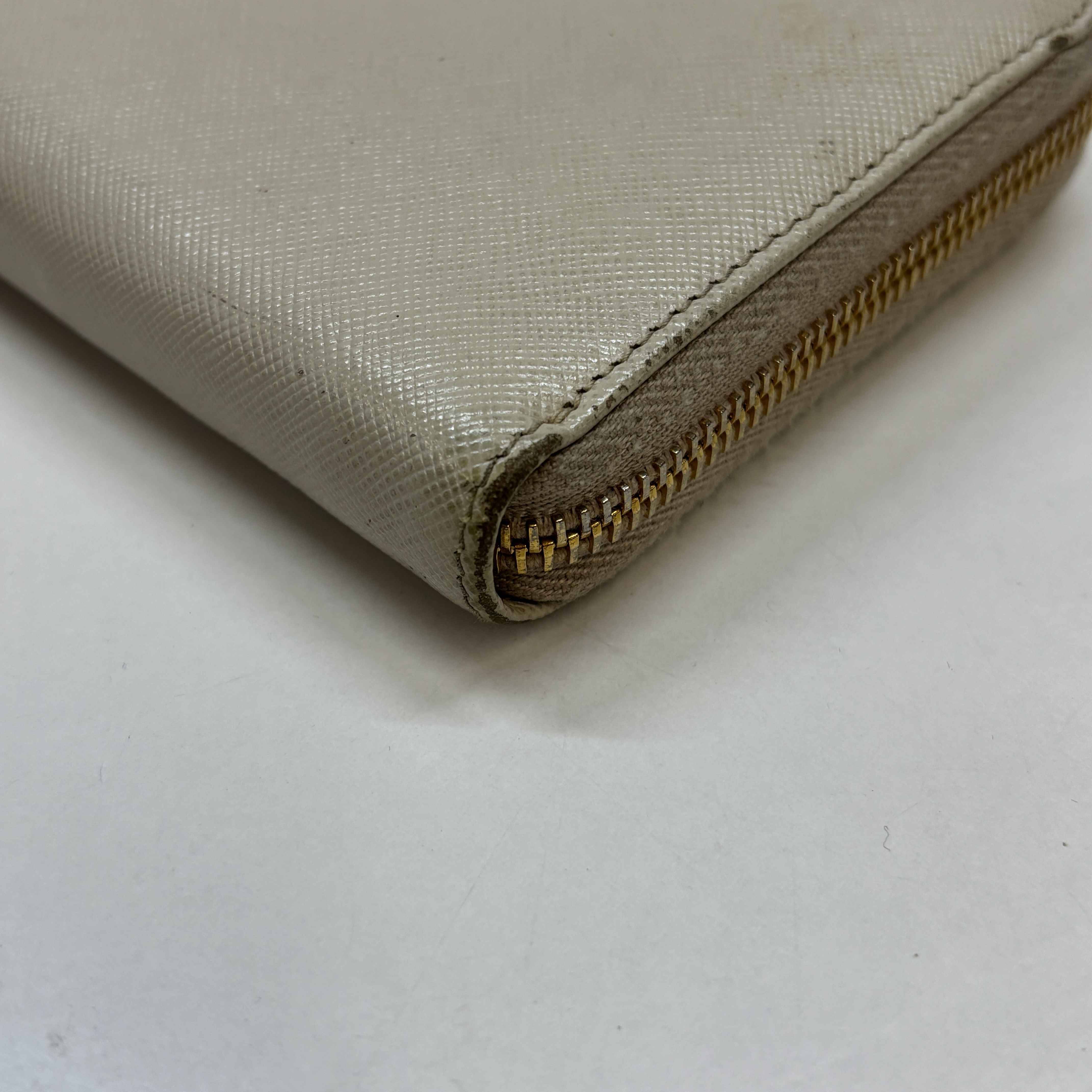 Women's Plaque Logo Saffiano Purse Cream Size L - Image 8