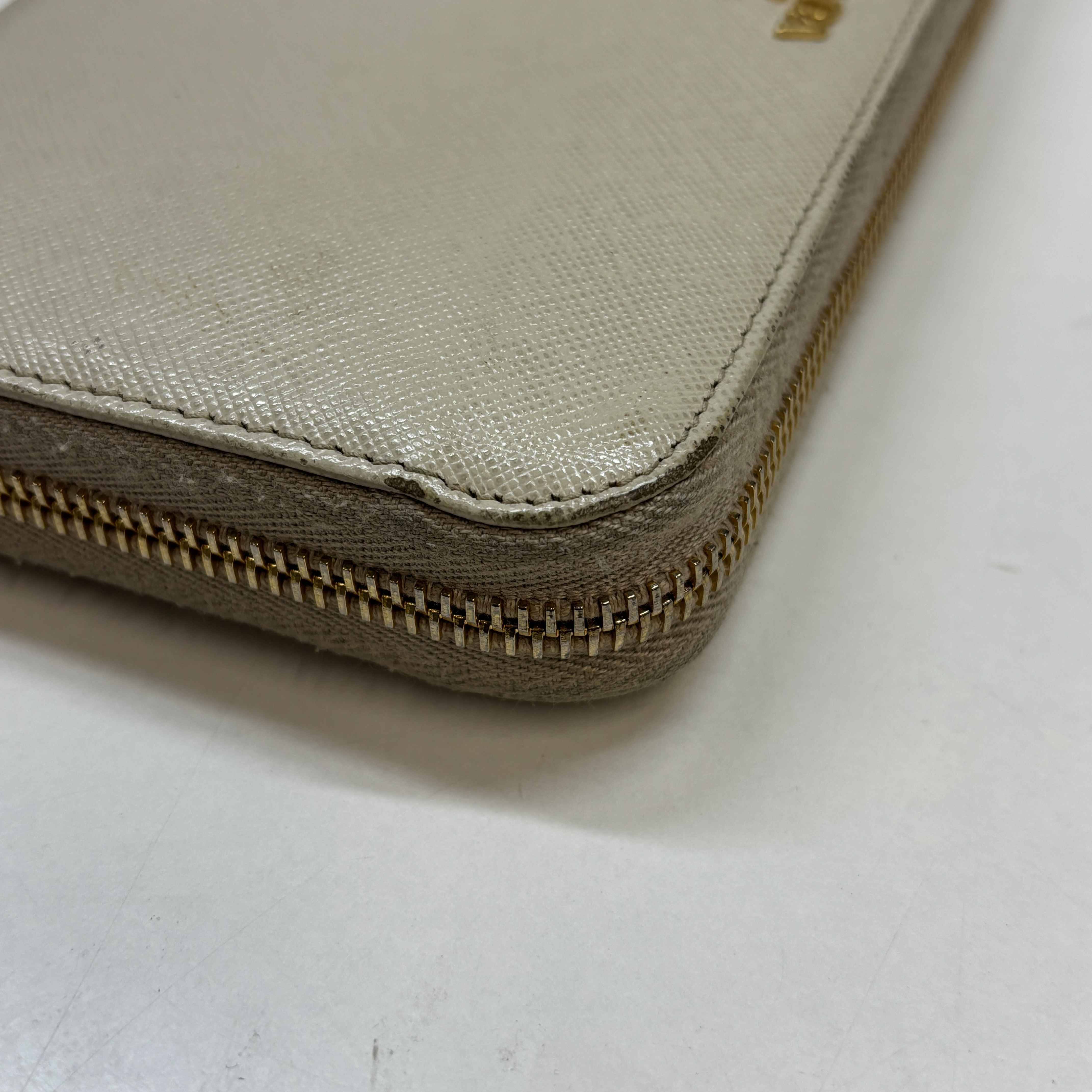 Women's Plaque Logo Saffiano Purse Cream Size L - Image 9
