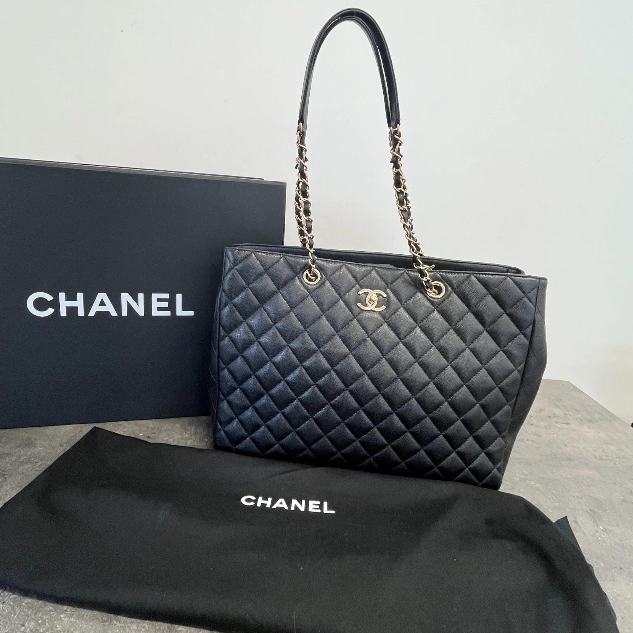 Women's Timeless Cc Shopping Tote Caviar Bag Black - Image 13