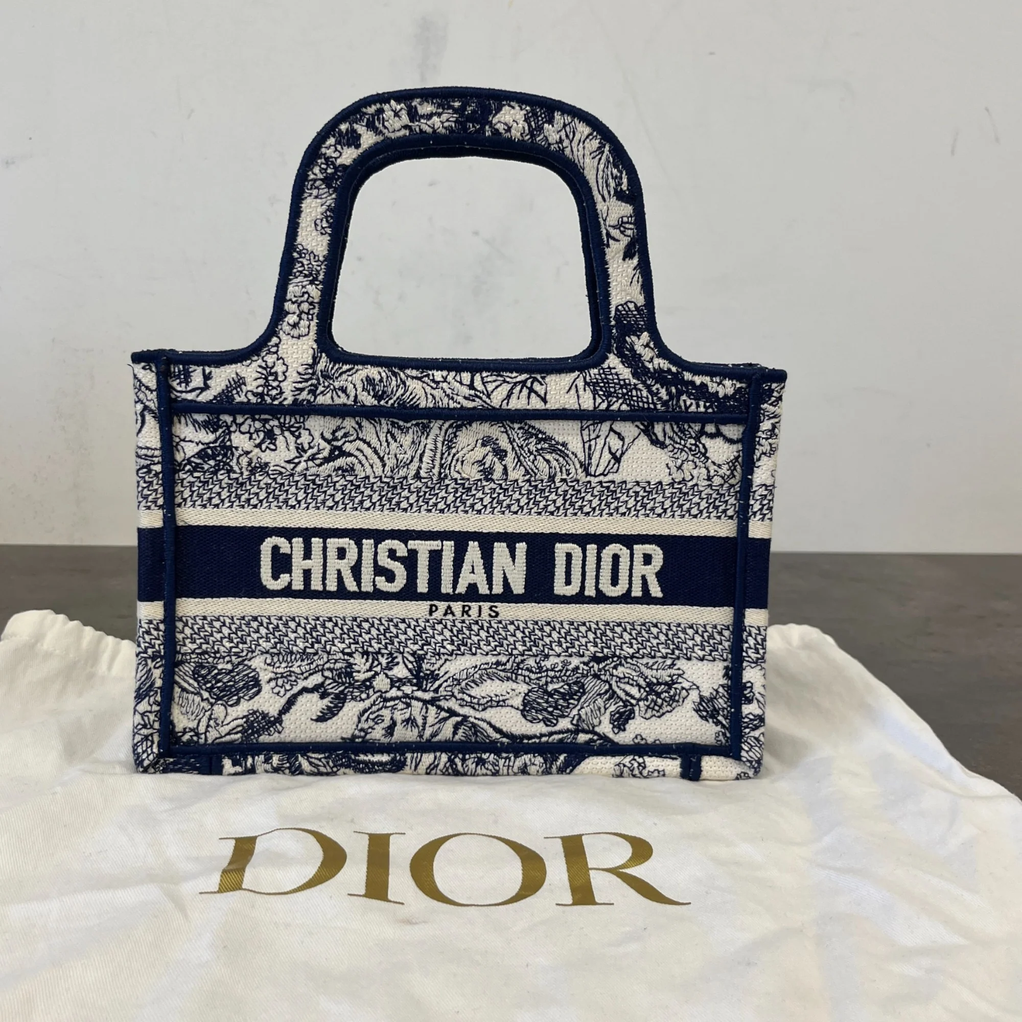 Women's Toile De Jouy Mini Book Tote Bag Navy - Image 12