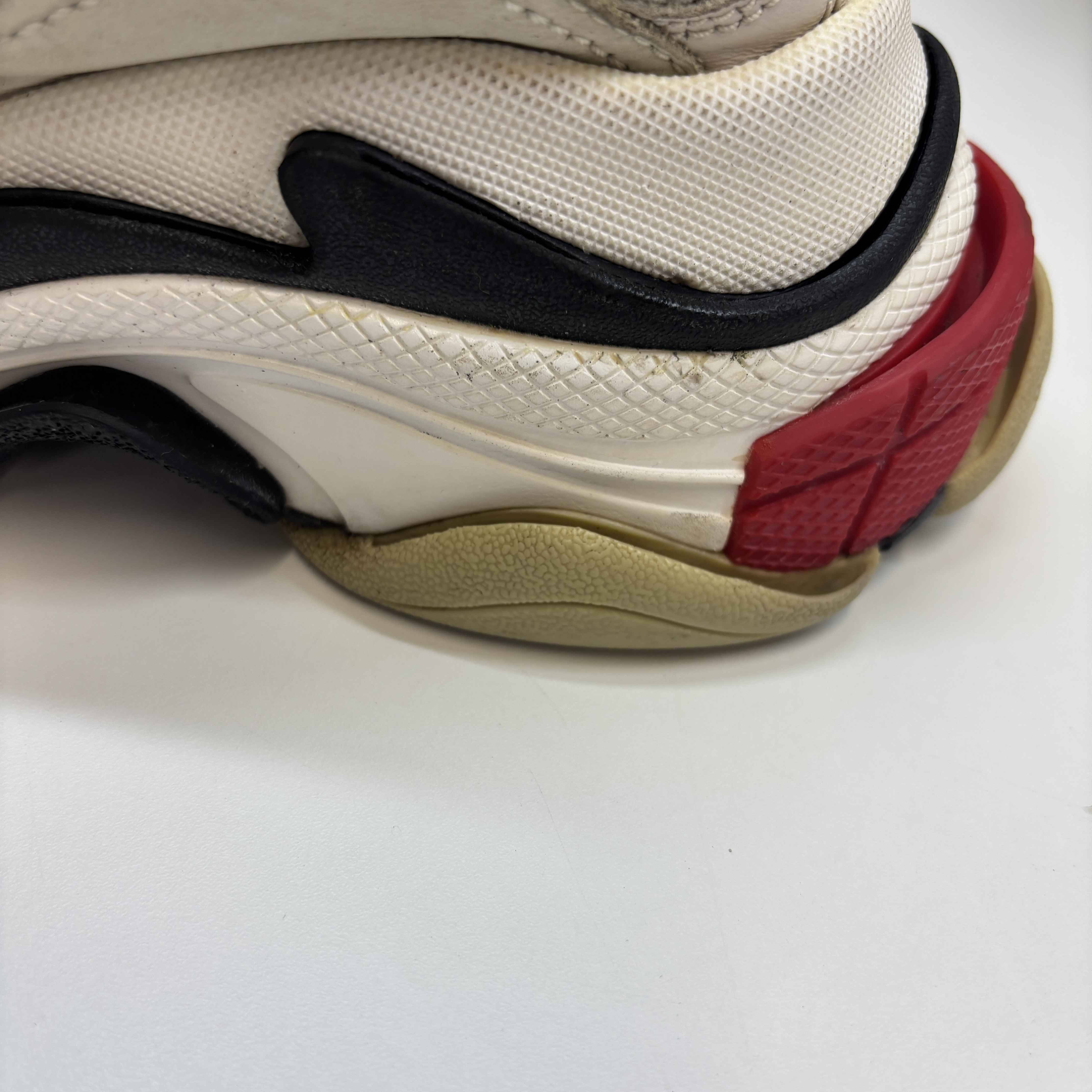 Women's Triple S Low Trainers White Size EU 35 / UK 2 - Image 16