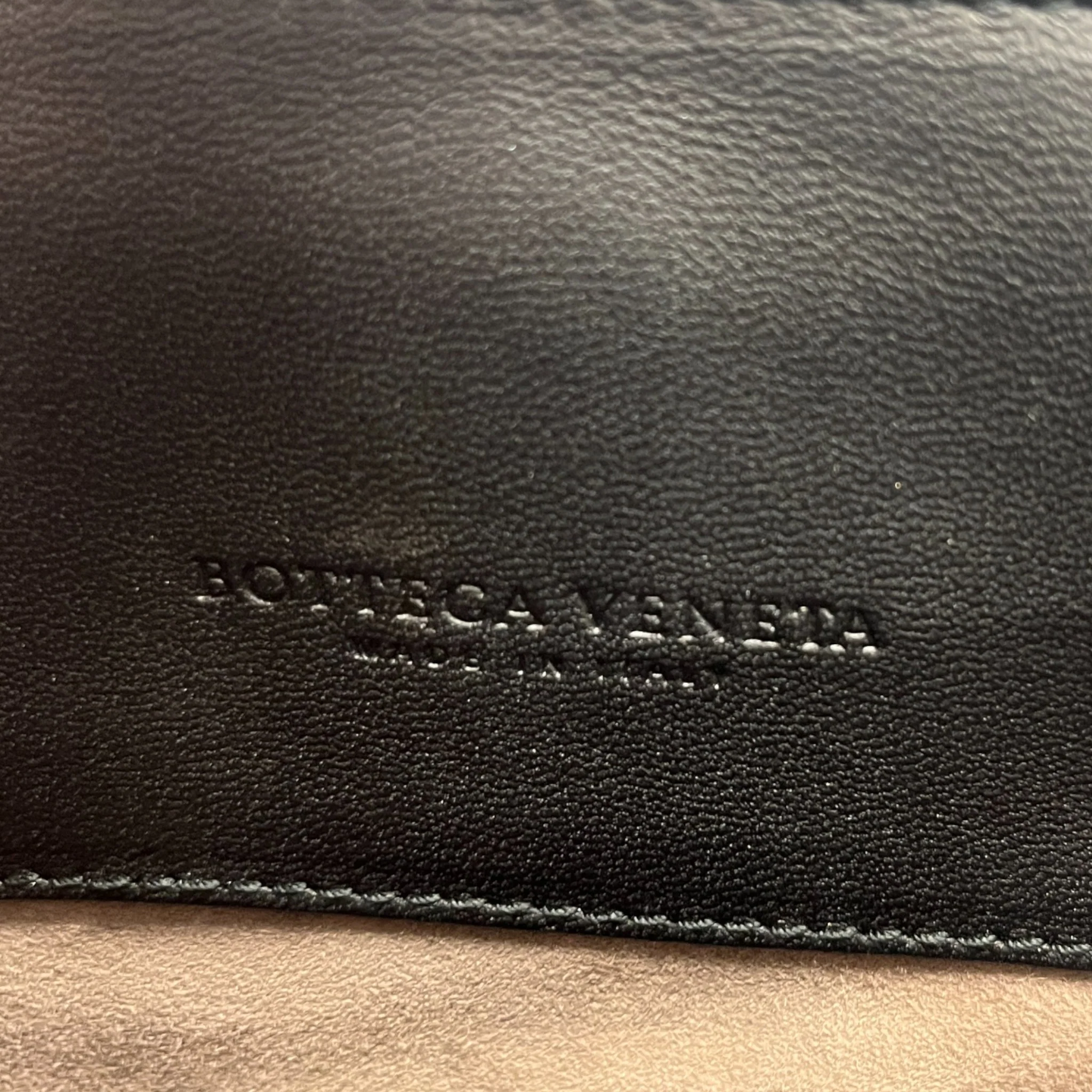 Women's Veneta Roma Small Handbag Black - Image 9