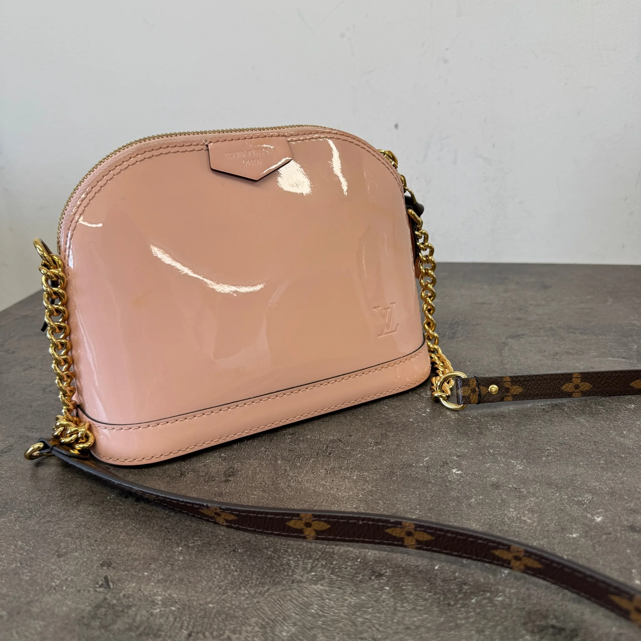 Women's Vernis Alma Mini Chain Bag Pink - Image 9