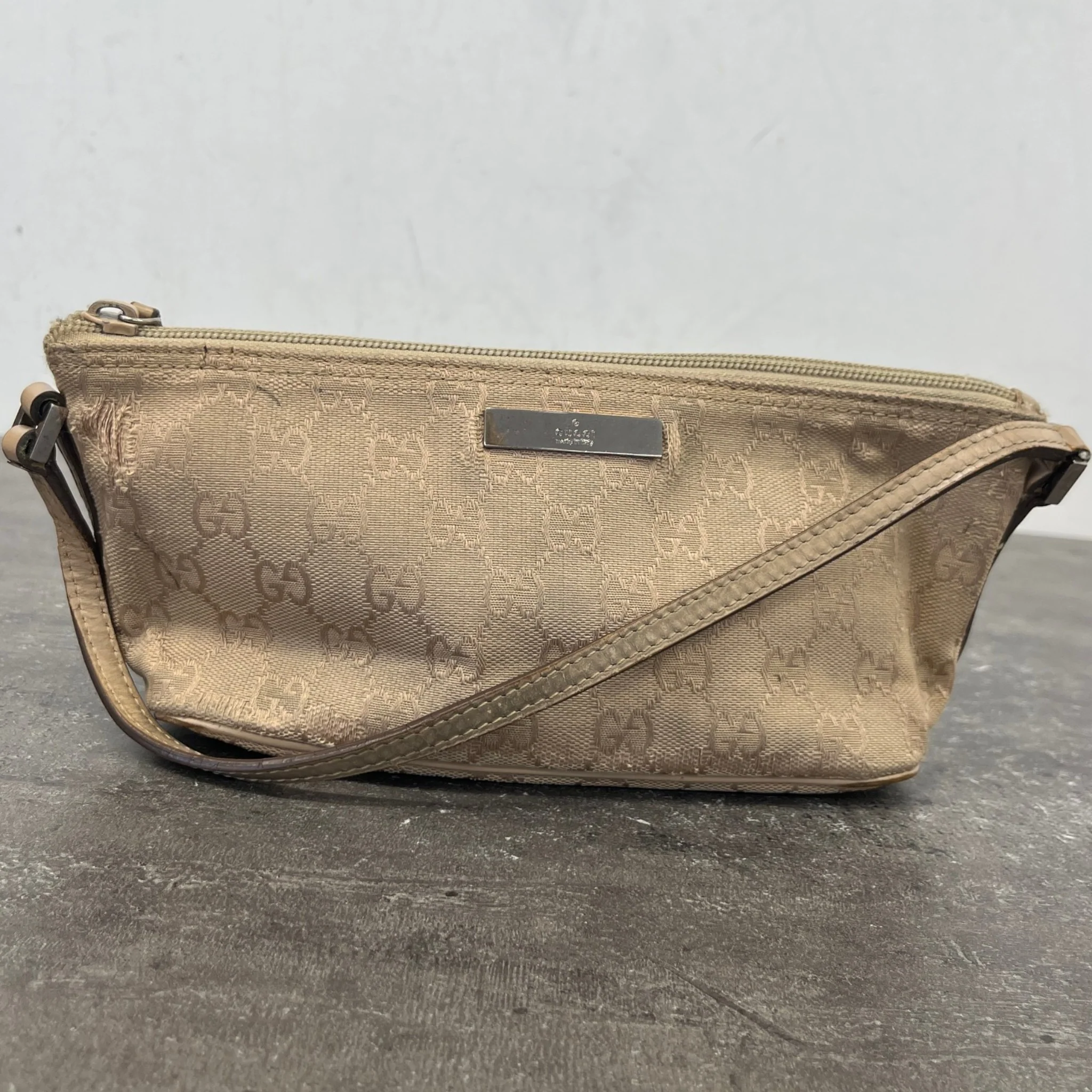 Women's Vintage Gg Supreme Boat Pochette Bag Beige - Image 13